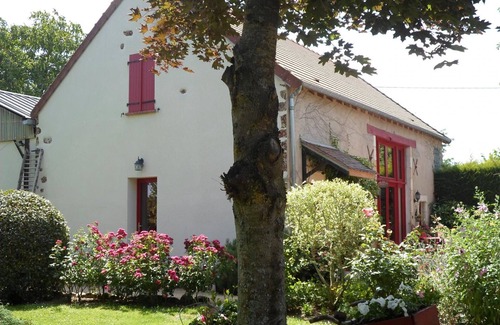 Deneuille-les-Mines Cottage | Charming Renovated Barn with Garden and Wi-Fi