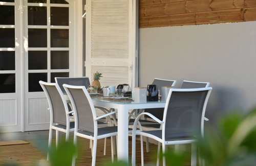 Etang Sale Les Bains House | Charming outbuilding with large shaded terrace in private garden