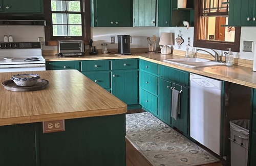 Waynesville House | Charming & Relaxing 1-bedroom unit with Mountain Views in beautiful Waynesville