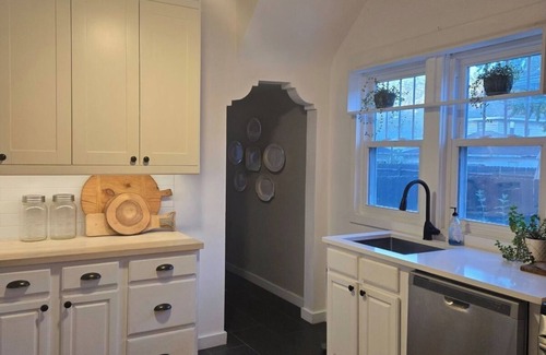 Northshore Triangle House | Charming! Remodeled 4-bedrm, 3 bath, less than 1 mile to Notre Dame. Super Clean
