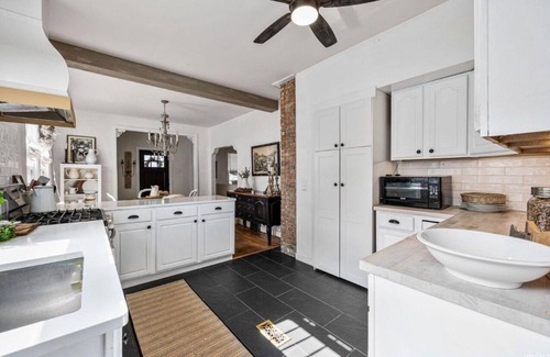 Northshore Triangle House | Charming! Remodeled 4-bedrm, 3 bath, less than 1 mile to Notre Dame. Super Clean
