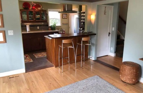 Ardenwald House | Charming Remodeled Home in SE