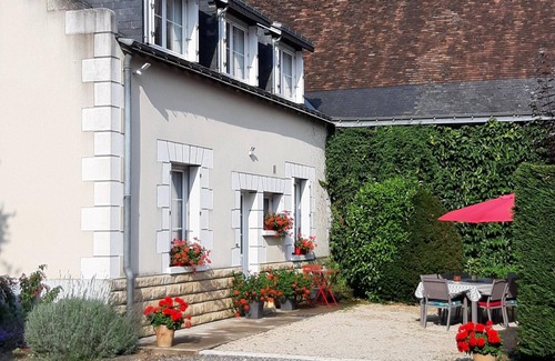 Beaumont-la-Ronce Cottage | Charming Renovated Country House, Close to Loire Valley Castles, Bikes, Garden, Wi-Fi