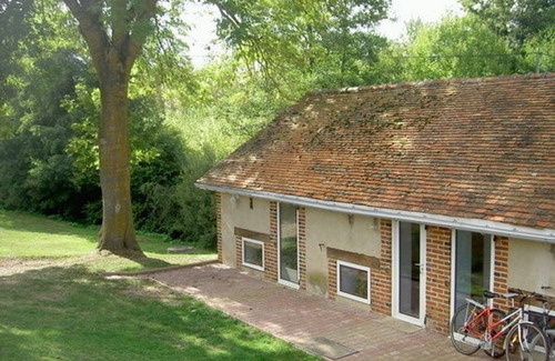 Chatel-de-Neuvre Cottage | Charming renovated cottage with terrace and pets allowed in Châtel-de-Neuvre