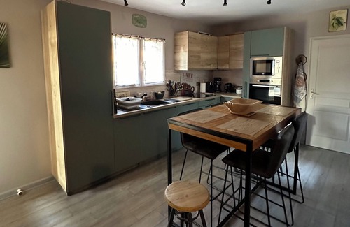 Saint-Didier House | Charming renovated house: Heated, Pétanque, Garden, and Quiet.