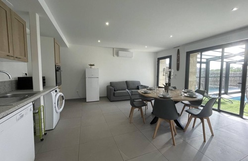 Couzon Cottage | Charming renovated gîte with heated pool in Couzon