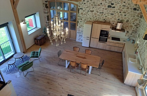 Le Monteil Cottage | Charming Renovated Stone House near Puy-en-Velay – Historic Decor & Comfort