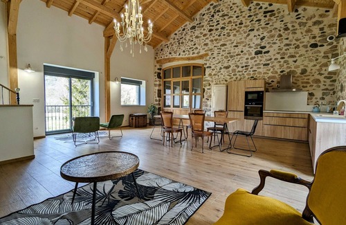 Le Monteil Cottage | Charming Renovated Stone House near Puy-en-Velay – Historic Decor & Comfort