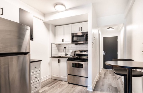 Mile End Apartment | Charming renovated studio AC/balcony