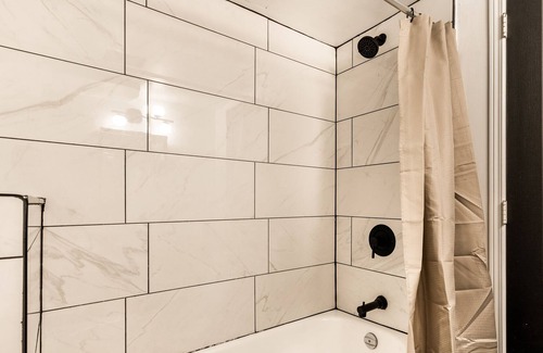 Mile End Apartment | Charming renovated studio AC/balcony