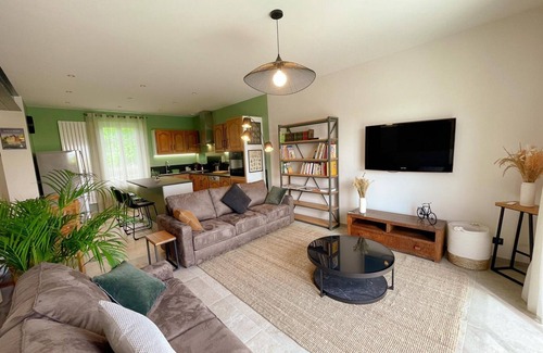 Courcay Cottage | Charming Renovated Touraine Cottage: Games Room, Gym, and Beautiful Garden