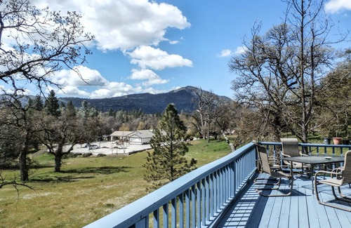 Oakhurst Apartment | Charming Renowated Downstairs Unit-close To Everything!
