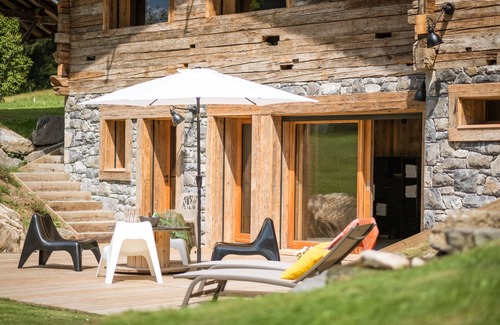 Manigod Ski Chalet | Charming rental with swimming pool and sauna