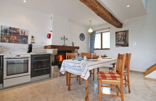 L'Epinay-le-Comte Cottage | Charming restored barn with spa, pets allowed