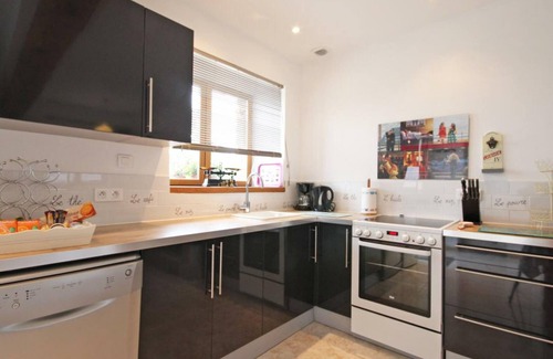 L'Epinay-le-Comte Cottage | Charming restored barn with spa, pets allowed