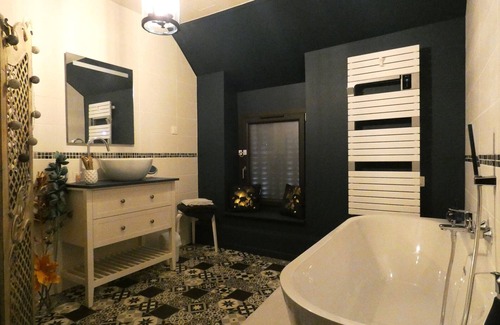 Janville Bed & Breakfast | Charming Retro-Chic Room in Peaceful Beauce Retreat