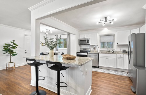 Candler-McAfee House | Charming Retreat 20 Mins from ATL – Pet Friendly