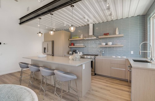 Shibui Sands House | Charming Retreat, cocktail pool, walking distance to the beach!