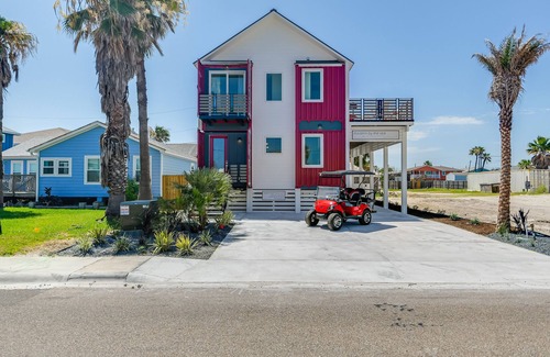 Shibui Sands House | Charming Retreat, cocktail pool, walking distance to the beach!