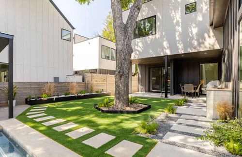 Govalle House | Charming Retreat in Govalle – Private Pool, Spa, and Outdoor Oasis!nn