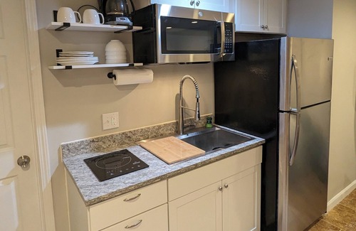 Augusta Apartment | Charming Retreat: Walk to Distillery & River