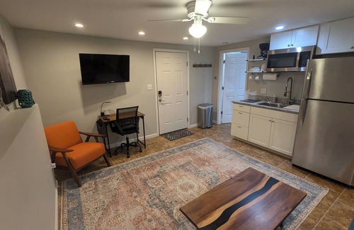 Augusta Apartment | Charming Retreat: Walk to Distillery & River