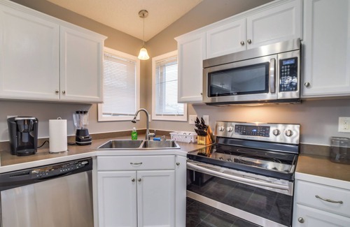 West Fargo House | Charming Retreat with Modern Comfort/Pet-Friendly nnnnnnn