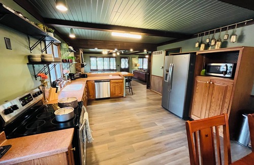 Independence Ski Chalet | Charming River Chalet sits on Golf Course - 1 block from Waterfront Restaurant!