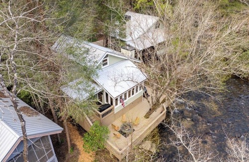 Rivers Edge Cottage | Charming riverfront 3-bedroom cottage in Ellijay on the Cartecay river