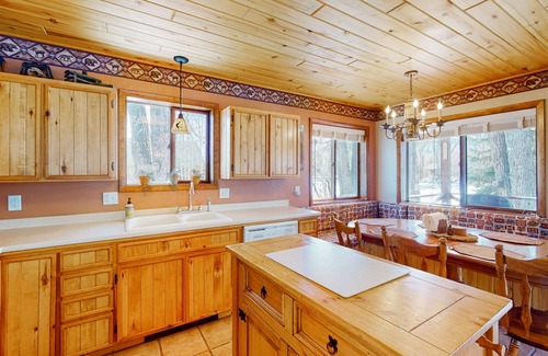 South Fork Cabin | Charming riverfront cabin with mountain view, firepit, washer/dryer & grill