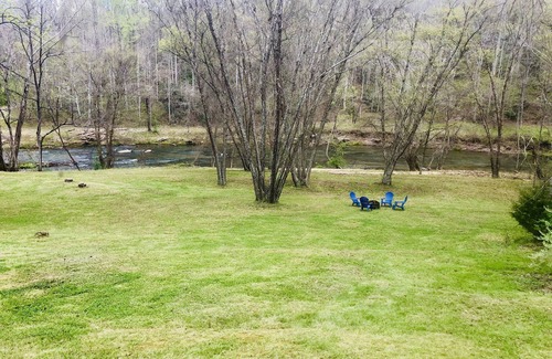 Piedmont House | Charming Riverside Cottage on 5 Acres- Perfect for Couples & Nature Lovers