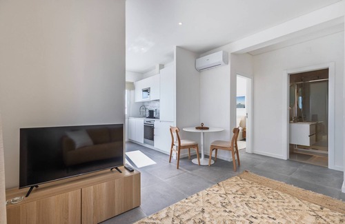 Paco De Arcos Apartment | Charming Riverview Apartment