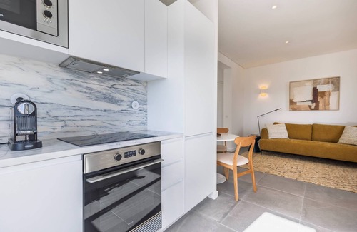 Paco De Arcos Apartment | Charming Riverview Apartment