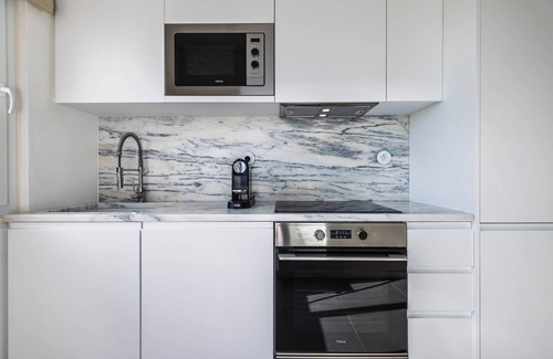 Paco De Arcos Apartment | Charming Riverview Apartment