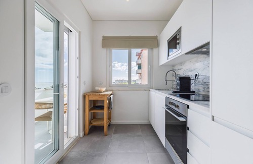 Paco De Arcos Apartment | Charming Riverview Apartment