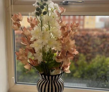 Leeds House | Charming room and private bathroom in home, Walking distance to Leeds city Center with free parking