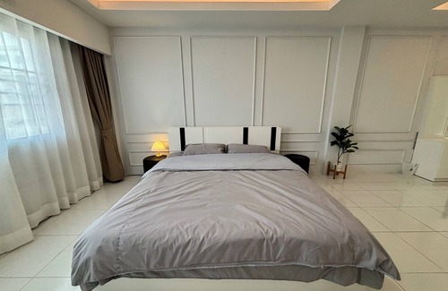 Chiang Mai House | Charming Room in a townhome in the lovely Tambon Pa Daet with AC, WiFi