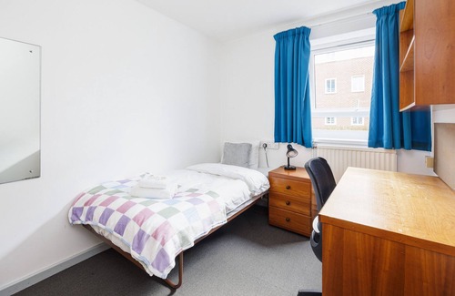 Bramcote Apartment | Charming Room Near Highfields Park