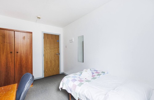 Bramcote Apartment | Charming Room Near Highfields Park