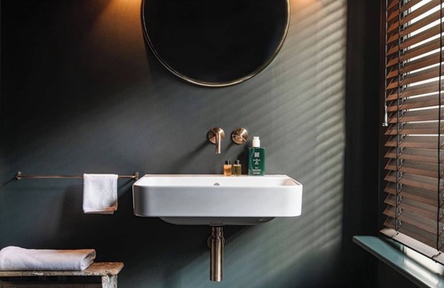 Historical Center Bruges House | Charming room with en suite bathroom - The Wallet