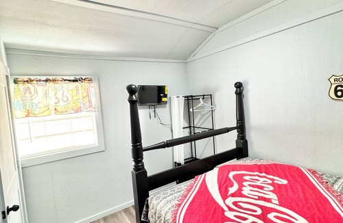 Bandera Cottage | Charming Rt 66 Cottage-Mins to Main St. Bandera