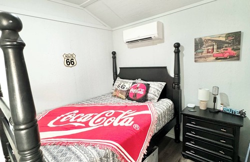Bandera Cottage | Charming Rt 66 Cottage-Mins to Main St. Bandera