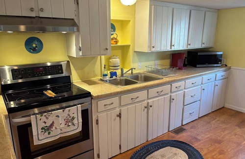 Park Rapids House | Charming Rural Naturalist Cottage, just blocks from Heartland Park & Downtown!