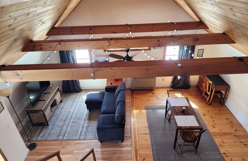 Derby House | Charming rustic loft nestled near Lake Salem.
