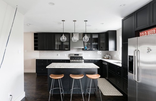 Pleasant Ridge House | Charming Rustic Modern House Near Detroit Zoo