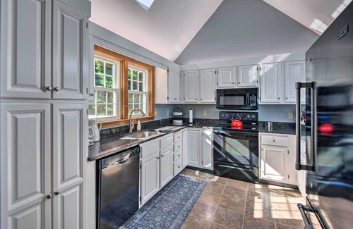 Saco House | Charming Saco Home w/Deck, 5 Mi to Beach!