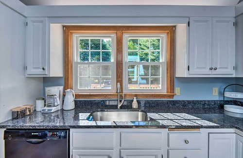 Saco House | Charming Saco Home w/Deck, 5 Mi to Beach!