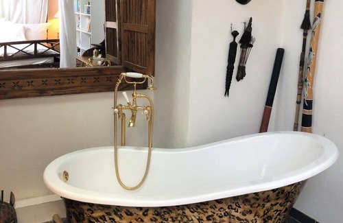 Veigy-Foncenex Bed & Breakfast | Charming Safarie Room