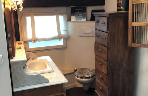 Veigy-Foncenex Bed & Breakfast | Charming Safarie Room