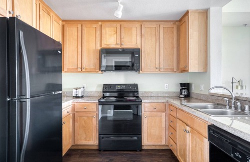 San Bruno Apartment | Charming San Bruno 2BR w/ Pool, W/D, Gym, walk to YouTube, by Blueground